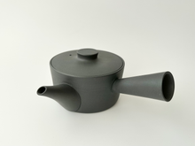 Load image into Gallery viewer, kyu-su Teapot