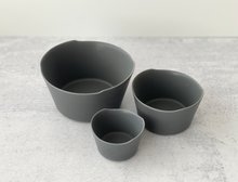 Load image into Gallery viewer, unjour - Bowl in Rainy Gray (Dark Gray)