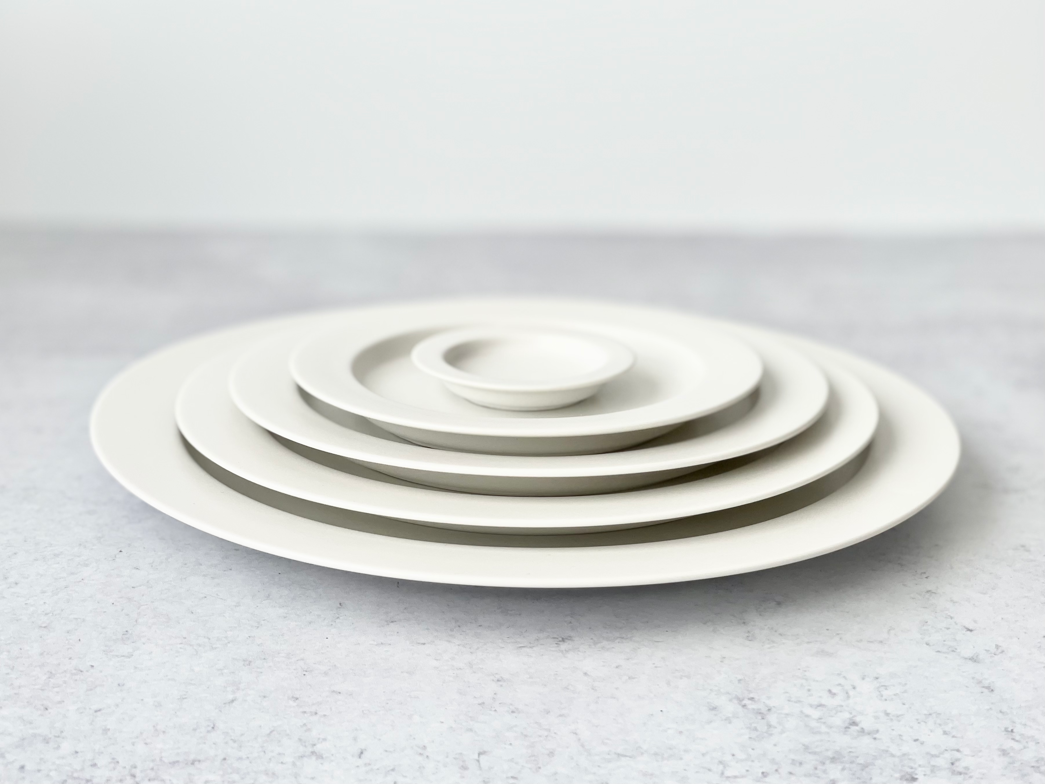 unjour - Plates in Yuki (White) – ATAGO HOME