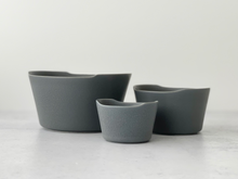 Load image into Gallery viewer, unjour - Bowl in Rainy Gray (Dark Gray)

