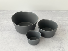 Load image into Gallery viewer, unjour - Bowl in Rainy Gray (Dark Gray)
