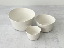 Load image into Gallery viewer, unjour - Bowl in Yuki (White)
